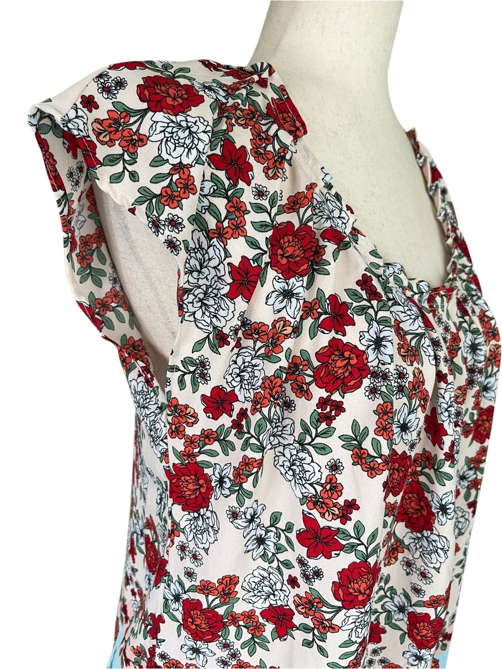 LC Lauren Conrad Pleated Flowy Cap-Sleeve Top - Picture 10 of 11